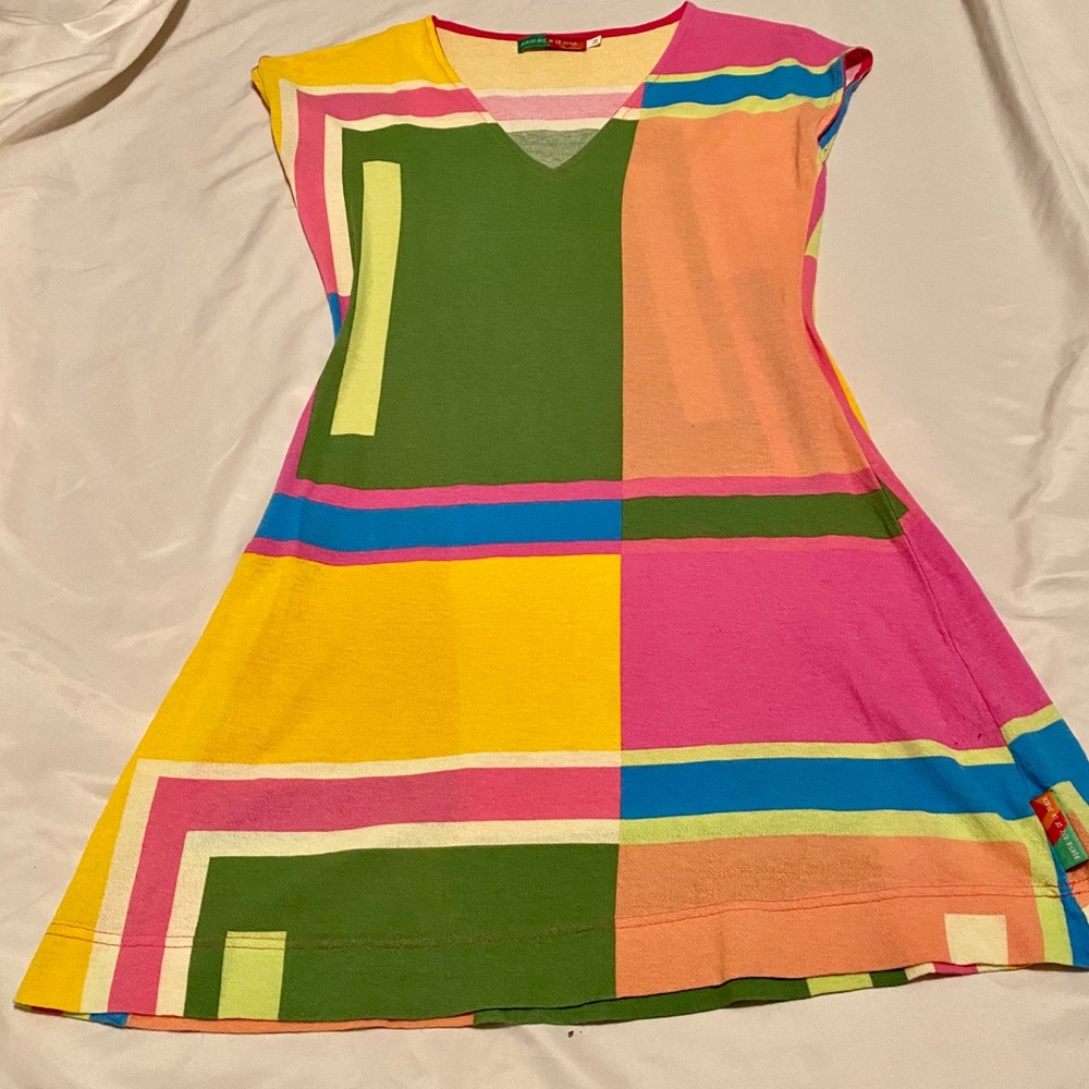 Colored short-sleeve dress